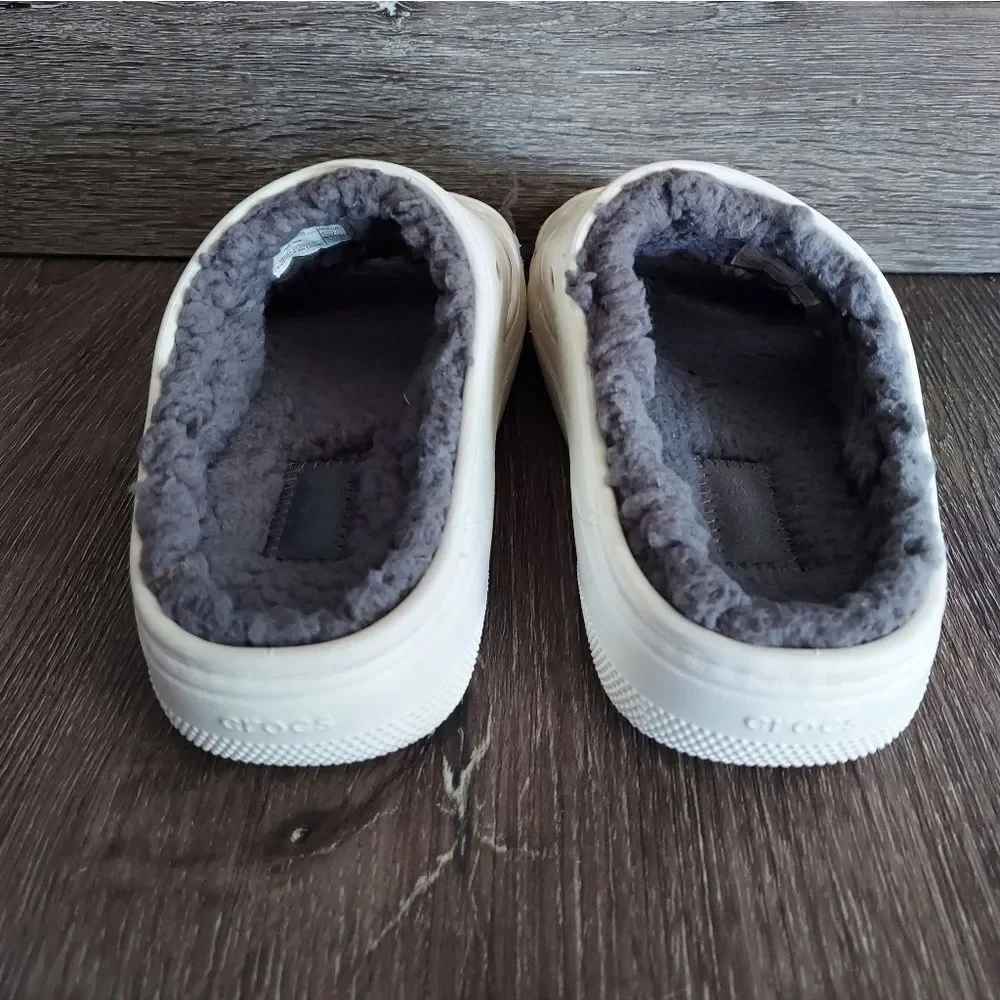 Crocs Classic Cozzzy Sandals Size 4